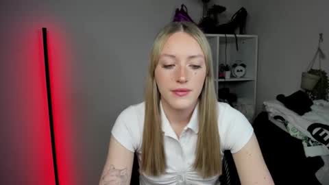 evelynblond online show from April 17, 5:54 am