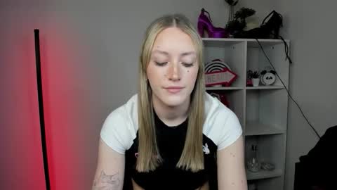 evelynblond online show from March 24, 1:39 pm