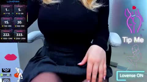 evelyne_rose online show from March 29, 5:31 am