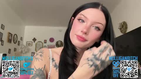 Evelyn online show from April 13, 8:57 pm