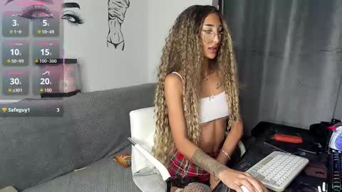 Evelyn online show from November 7, 6:21 pm