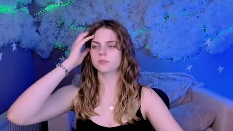 evelynlovelyy online show from April 9, 7:19 pm