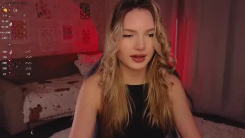 Snapshot of evelynsin_ chatting on October 21, 11:37 am Evelyn online show from October 21, 11:37 am