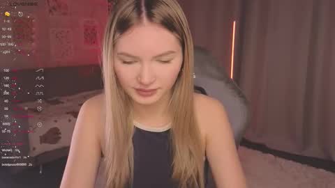 Snapshot of evelynsin_ chatting on October 18, 11:47 am Evelyn online show from October 18, 11:47 am