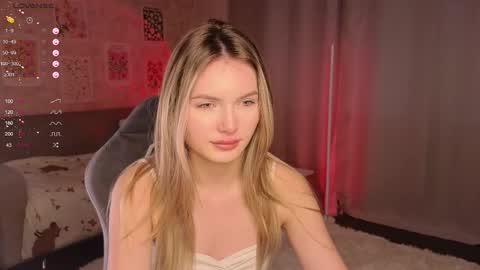 Snapshot of evelynsin_ chatting on October 20, 11:15 am Evelyn online show from October 20, 11:15 am