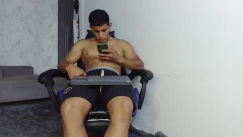 luis online show from November 24, 7:56 pm