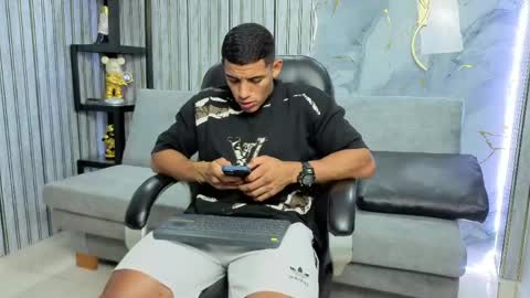 luis online show from June 7, 3:39 pm