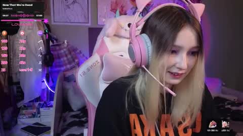 Evie online show from February 4, 8:28 pm