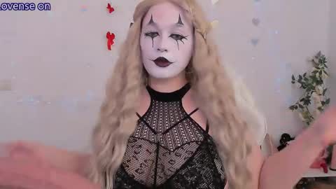 evilla_brill online show from June 5, 9:15 am
