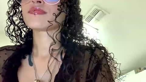 evusixx online show from December 20, 2:18 am