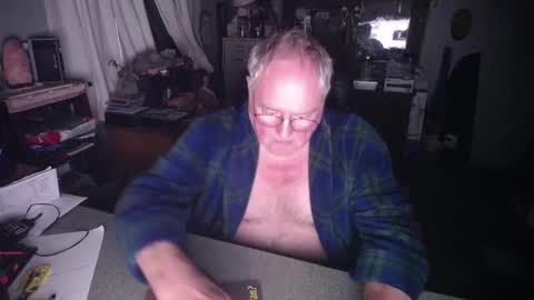 Snapshot of exceos chatting on December 21, 2:58 pm EXCEOS online show from December 21, 2:58 pm