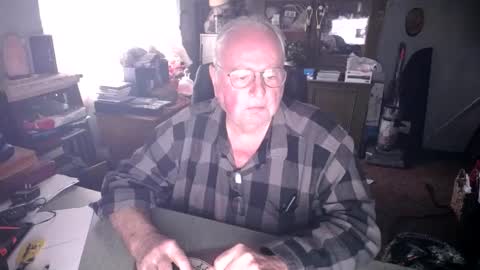 Snapshot of exceos chatting on January 1, 4:50 pm EXCEOS online show from January 1, 4:50 pm