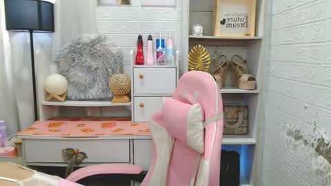 exotictssavie online show from December 1, 4:10 am