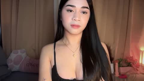 chloee online show from December 15, 2:35 pm