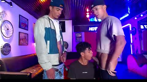 extrangers online show from February 2, 1:52 pm