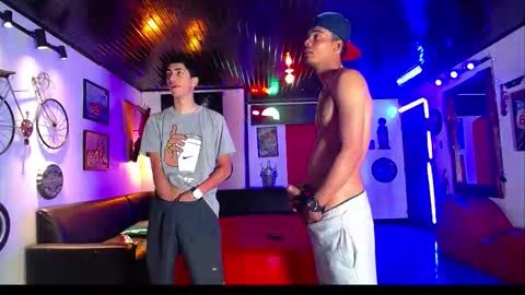 extrangers online show from February 1, 1:19 pm