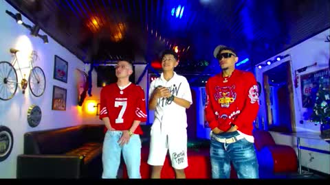 extrangers online show from December 14, 1:28 pm