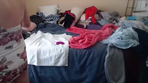 eyeswall0w online show from September 21, 1:37 pm