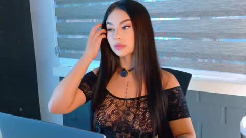 eymicooper online show from January 31, 9:12 pm