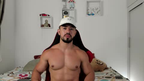 Ezzio Scolaro online show from April 14, 12:14 am