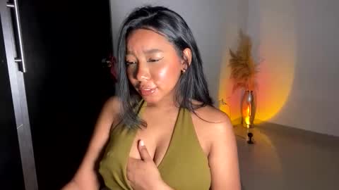 Thianna online show from December 20, 3:30 pm