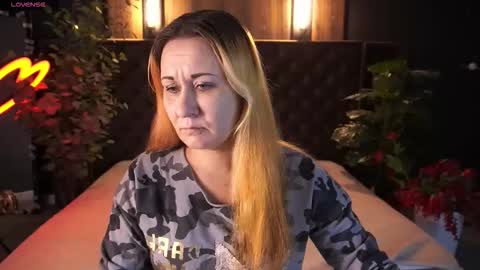 famousemuse online show from March 27, 1:23 pm