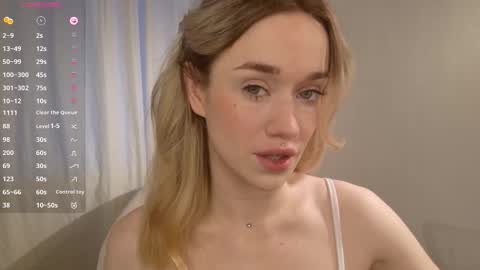 fancyamelia online show from October 25, 1:00 pm