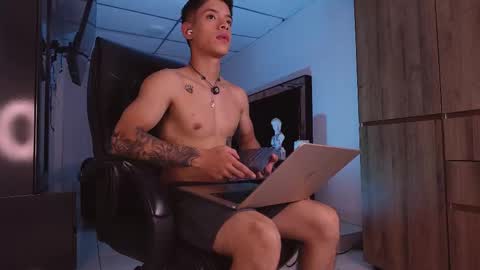 farid_jake_ online show from September 28, 5:38 am