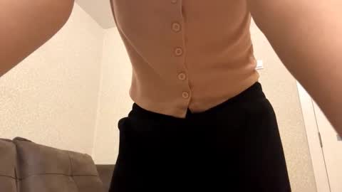 Aurora 18yo online show from November 9, 8:40 am