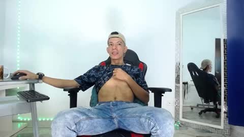 Favel Gomez online show from December 28, 1:28 pm
