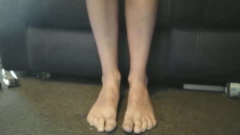 feet_lover101202 online show from January 5, 5:09 am