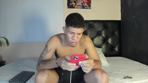 Snapshot of felipereyes28cm chatting on October 24, 1:17 am  Felipe  online show from October 24, 1:17 am