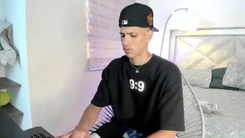 Felix online show from October 28, 7:37 pm