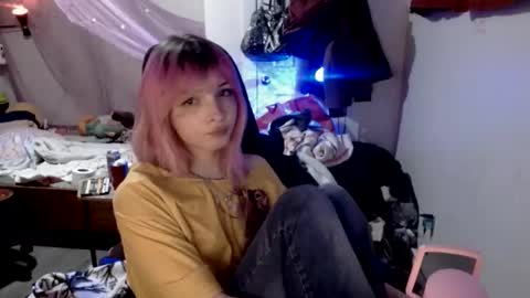 fempue online show from March 25, 8:43 am