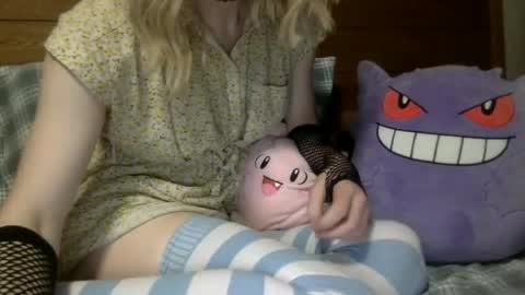 fenn88_ online show from July 16, 3:43 am