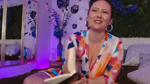  Call me Fern  online show from April 19, 2:45 am