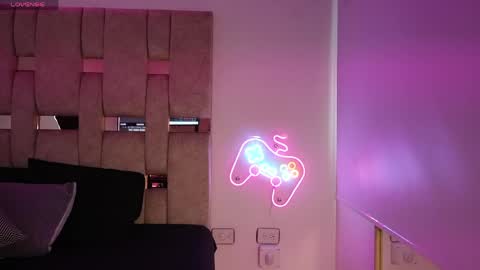 fernanda_thail_ online show from April 18, 7:29 pm