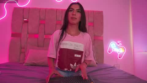 fernanda_thail_ online show from February 19, 7:13 pm