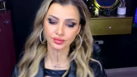 Sarah online show from October 20, 8:03 pm