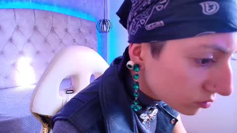   online show from November 12, 12:18 pm