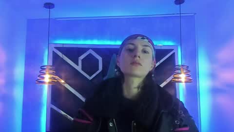   online show from March 1, 11:39 am