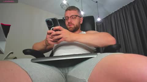 FindomGuyXXX online show from November 14, 6:10 pm