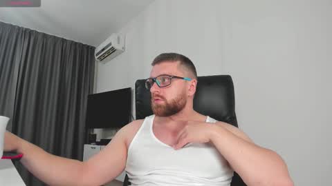 FindomGuyXXX online show from January 17, 4:38 pm