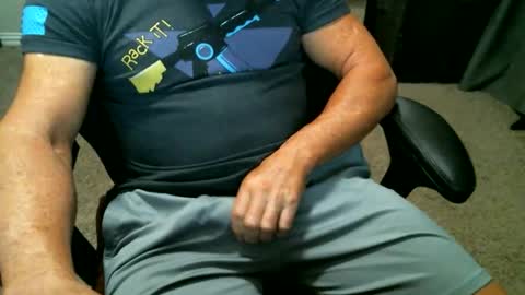 fitguy40 online show from December 3, 11:27 pm