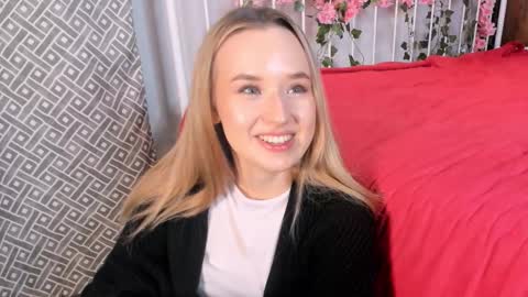 Amina online show from November 17, 1:13 pm