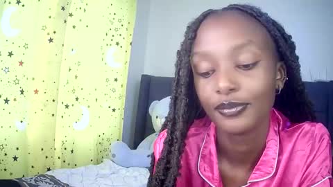 Snapshot of flirtyy_sheery chatting on October 8, 6:30 am sheery online show from October 8, 6:30 am