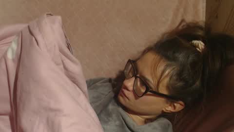 say meow and send tip  online show from December 3, 2:01 am