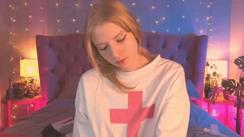 Mia online show from March 7, 7:19 am