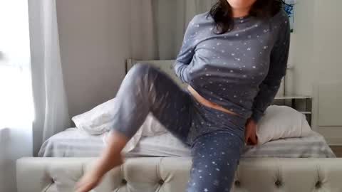 flymybutterfly online show from September 27, 5:21 pm