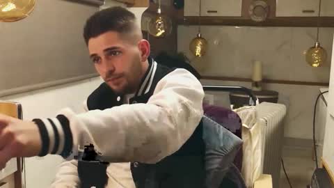 independent model online show from March 13, 6:55 pm